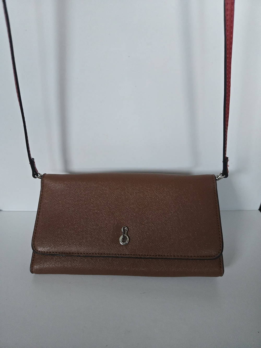 London Fog Brown Saffiano Leather Wallet Crossbody Bag W Detatchable Red Strap